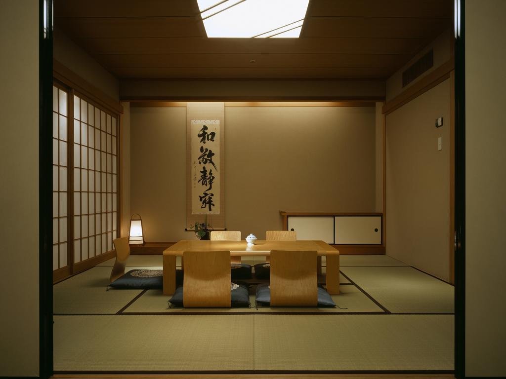 Miyako Hotel Gifu Nagaragawa חדר תמונה A traditional Japanese room