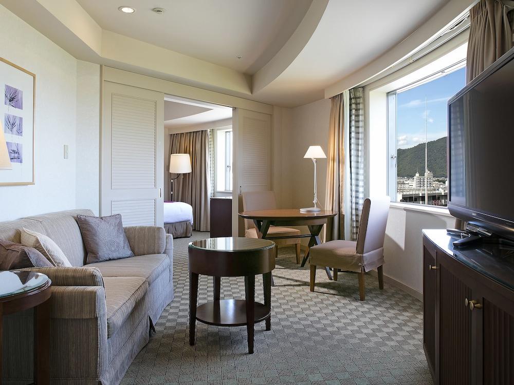 Miyako Hotel Gifu Nagaragawa מראה חיצוני תמונה A suite at the Hilton Tokyo
